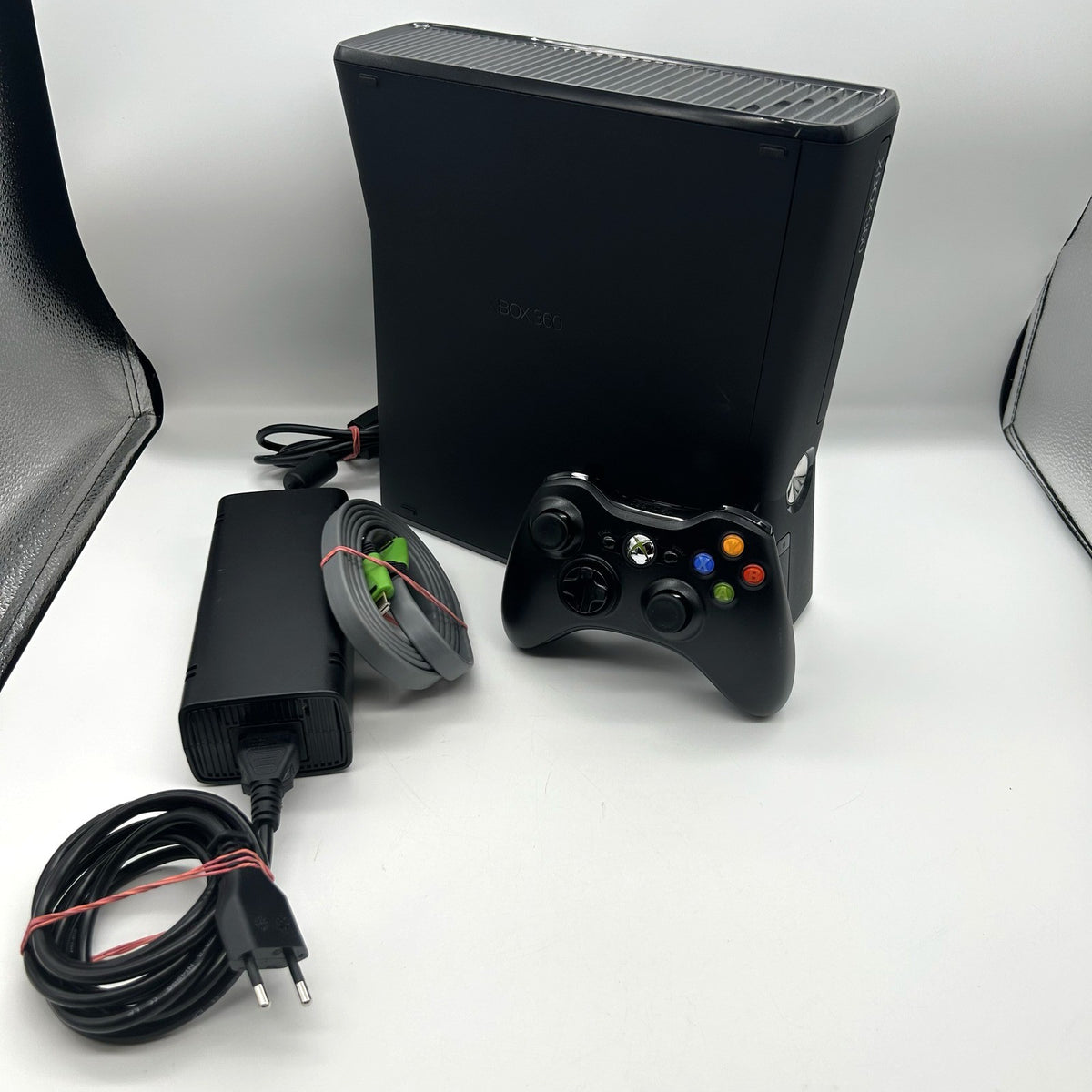 Xbox 360 S Slim 4GB – Console + Controller Wireless