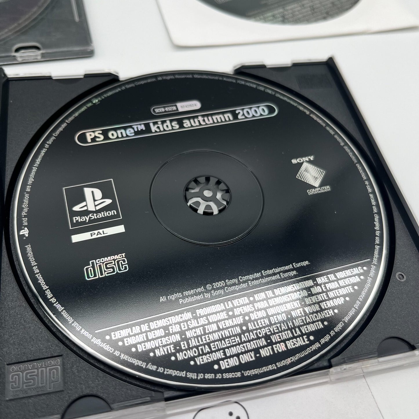 PSone Kids Autumn 2000 + Euro Demo 56 e 71 PlayStation 1 CD