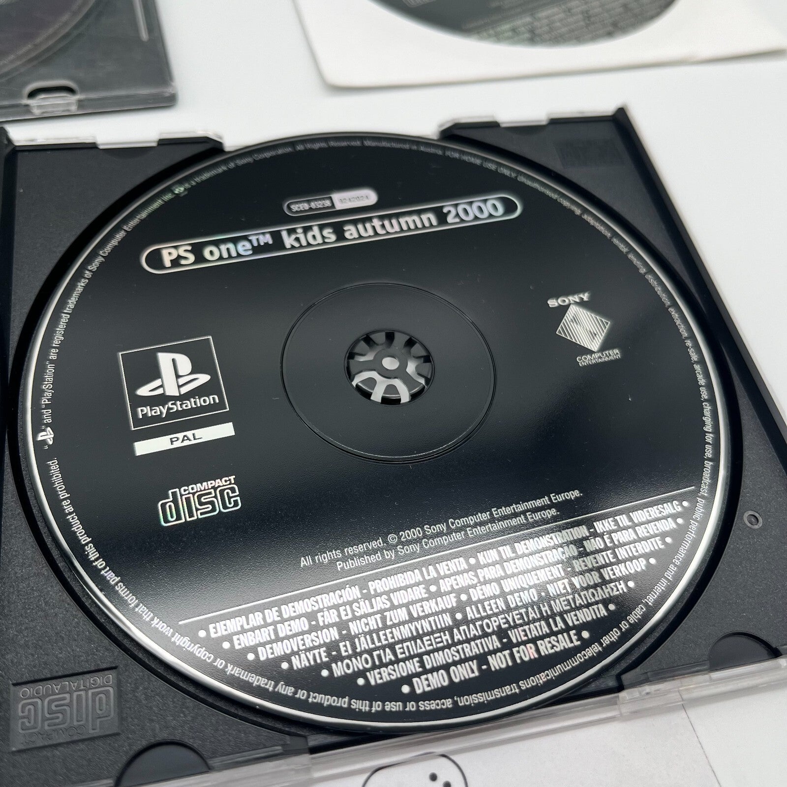 PSone Kids Autumn 2000 + Euro Demo 56 e 71 PlayStation 1 CD
