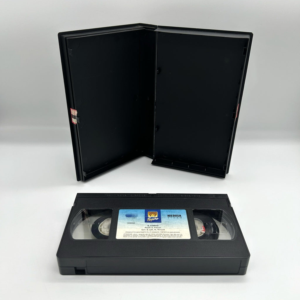Il Corvo (The Crow) in VHS, edizione italiana Pentavideo-Medusa 1994 con l’ultima video-intervista a Brandon Lee