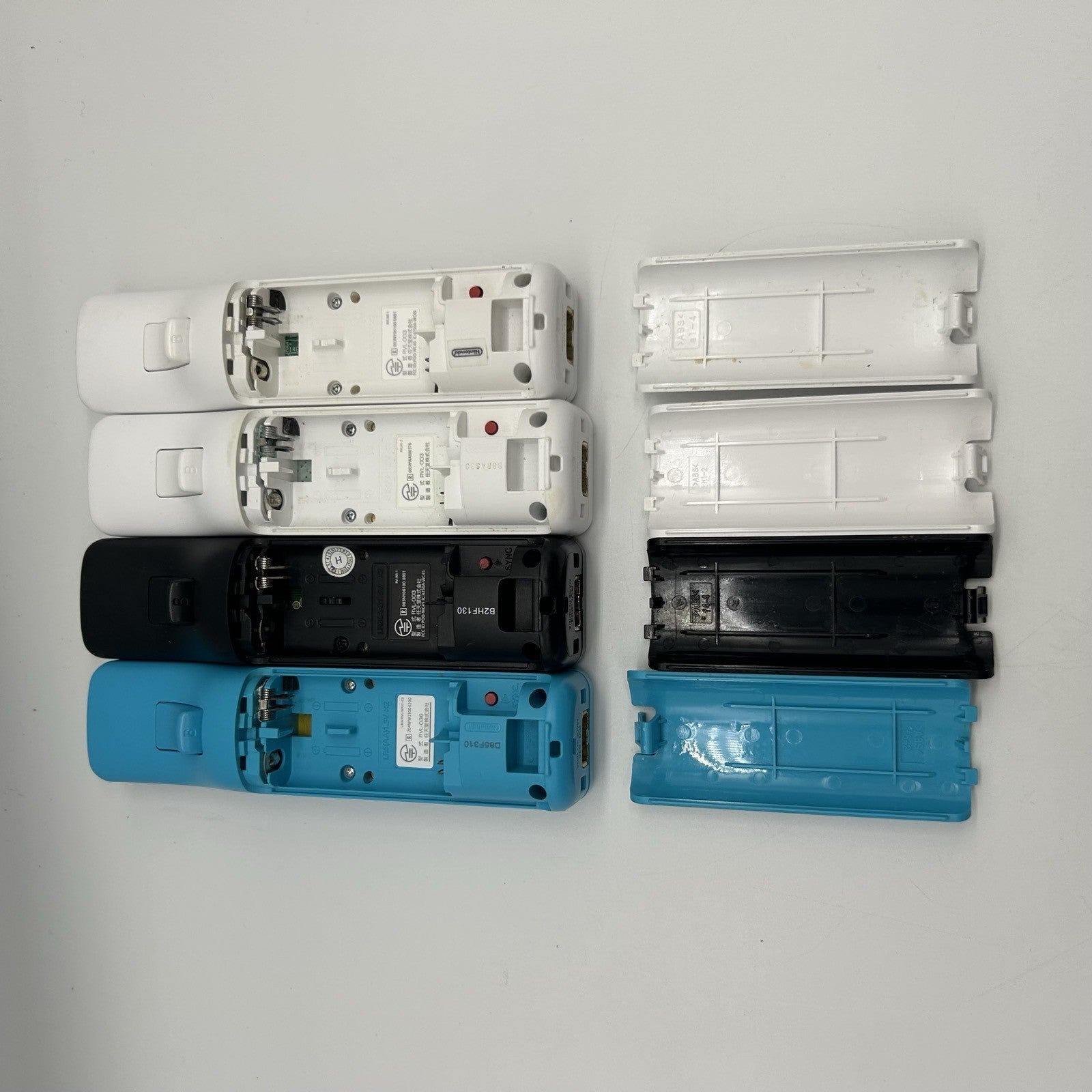 Lotto 4 Telecomandi Wii Remote Nintendo Wiimote PER RICAMBI Non Funzionanti