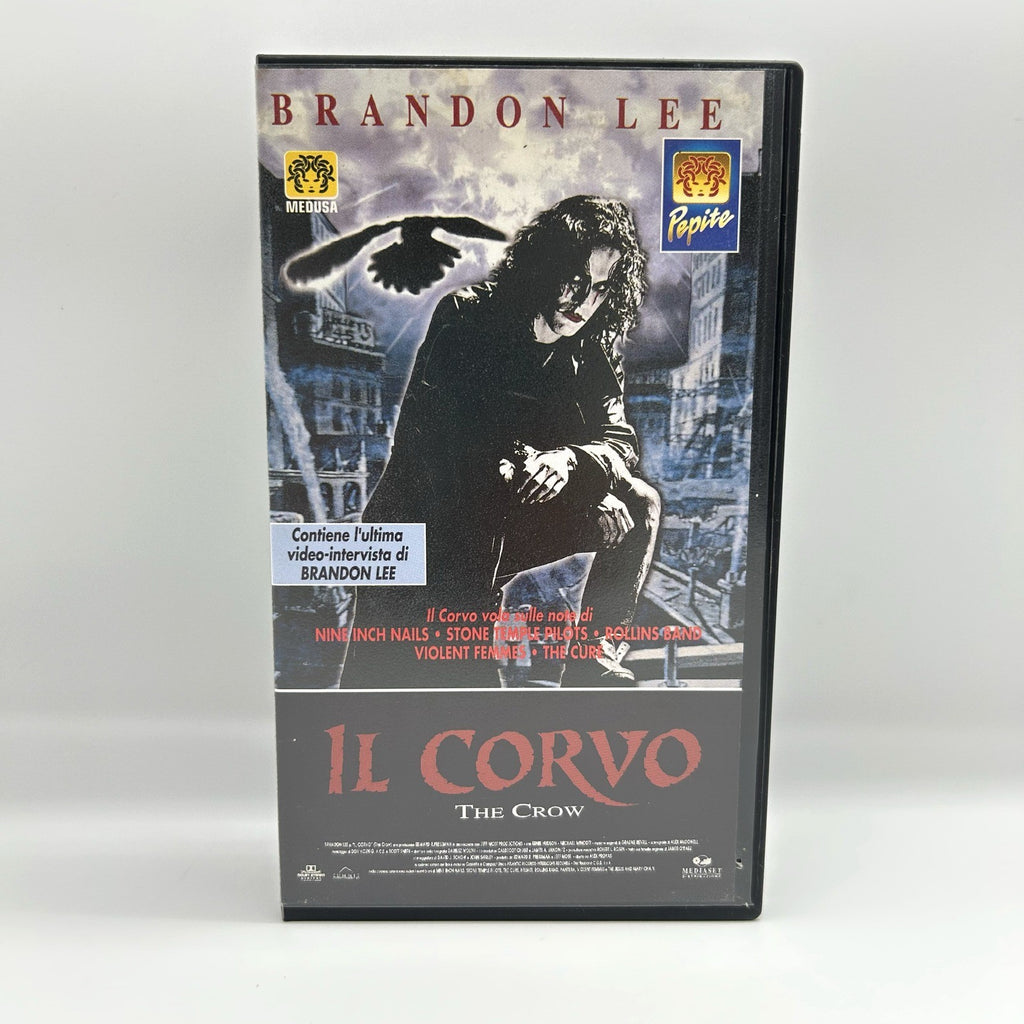 Il Corvo (The Crow) in VHS, edizione italiana Pentavideo-Medusa 1994 con l’ultima video-intervista a Brandon Lee