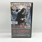 Il Corvo (The Crow) in VHS, edizione italiana Pentavideo-Medusa 1994 con l’ultima video-intervista a Brandon Lee