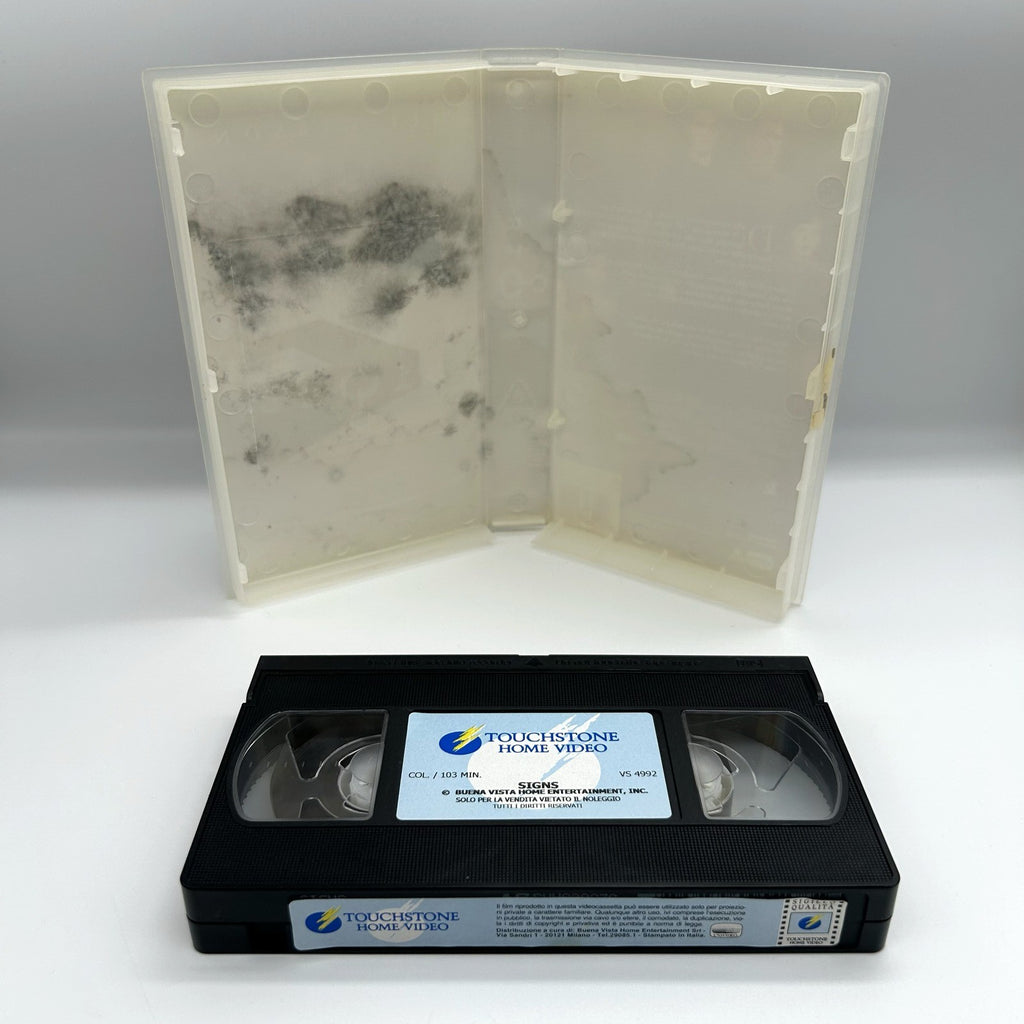 Signs di M. Night Shyamalan in VHS, edizione italiana Touchstone 2003